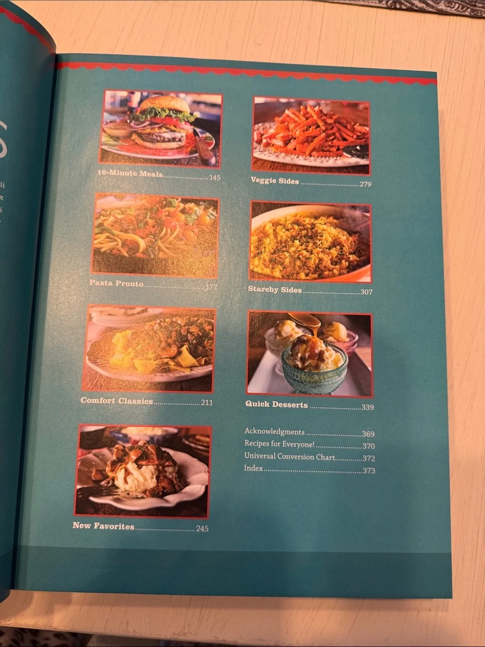 The Pioneer Woman Cooke Dinnertime Cookbook. It is in excellent used condition